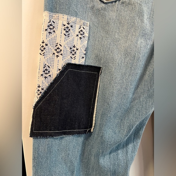 Gently Used BDG Urban Outfitters Women’s Bootleg Jeans with Patches Size 26 - Picture 8 of 12